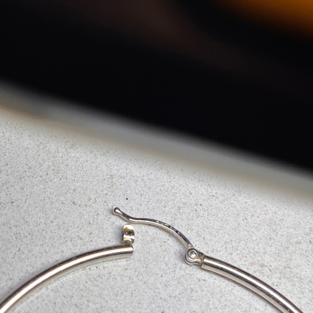 PRE-LOVED AUTHENTIC 14K WHITE GOLD HOOP EARRINGS - Picture 17 of 17